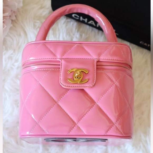 SOLD Chanel Vintage 1995 Barbie Collection Barbie Pink Vanity Case Heart bag - Picture 5 of 11